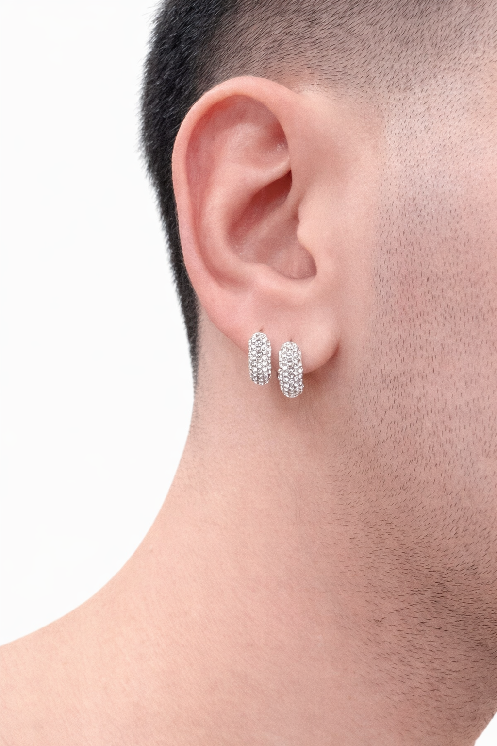 AURÉA  Orecchini a cerchio con diamanti pavé